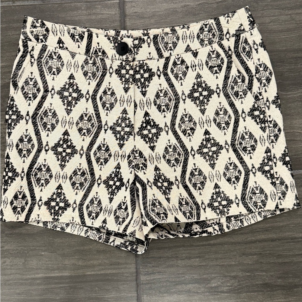 Verty Stylish Black and White Tribal Patterned  Women's Shorts